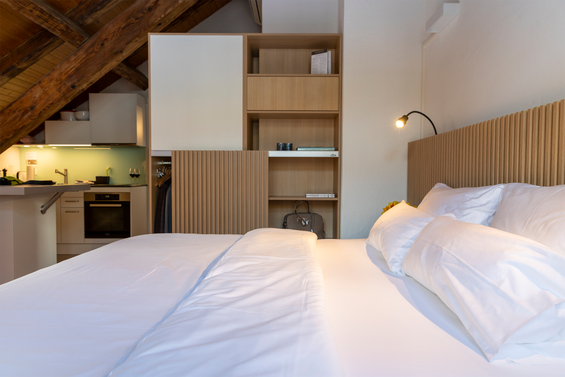 River Residence Friends & Family - Sleeping with kitchen view